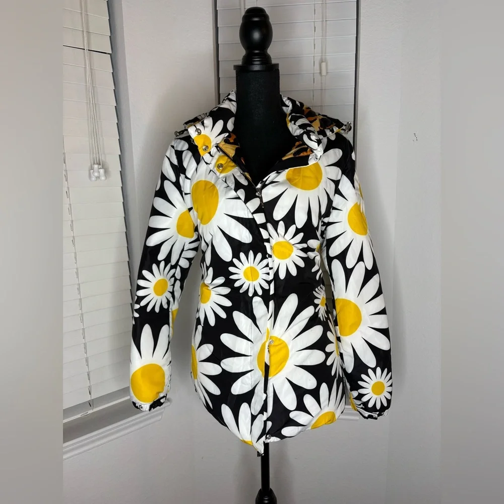 Moncler Black and White Floral Puffer Jacket - Picture 2 of 5